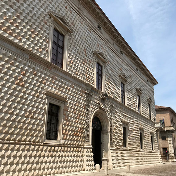 PalazzoDiamanti_1.jpg